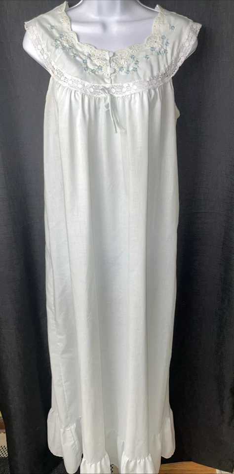 Vintage Gilead Light Blue Summer Robe & Nightgown Floral Embroidery Large - Image 4 of 4
