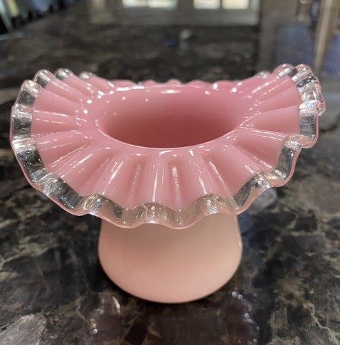 De colección. Jarrón Fenton Art Glass blanco y rosa plata con cresta borde con volantes sombrero de copa 3,5" - Imagen 3 de 10