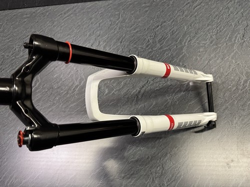 DT Swiss XMM 150mm 26” Forks - Picture 7 of 24