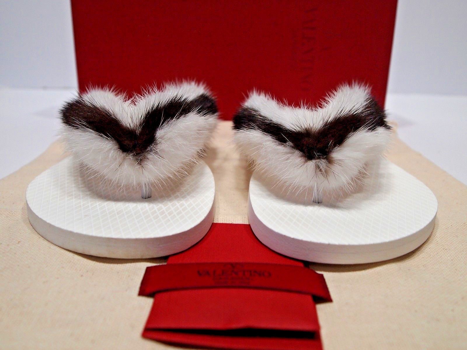 New Valentino Garavani Two-Tone Flat Mink Fur Thong Slide Sandal 41 10.5-11 New Valentino Garavani Two-Tone Flat Mink Fur Thong Slide Sandal 41 10.5-11