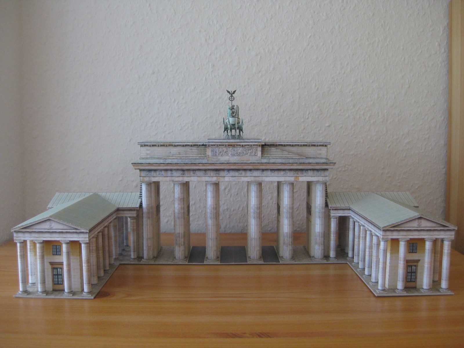Brandenburger Tor Berlin Deutschland 1 160 fertig gebaut Kartonmodell Model N Brandenburger Tor Berlin Deutschland 1 160 fertig gebaut Kartonmodell Model N