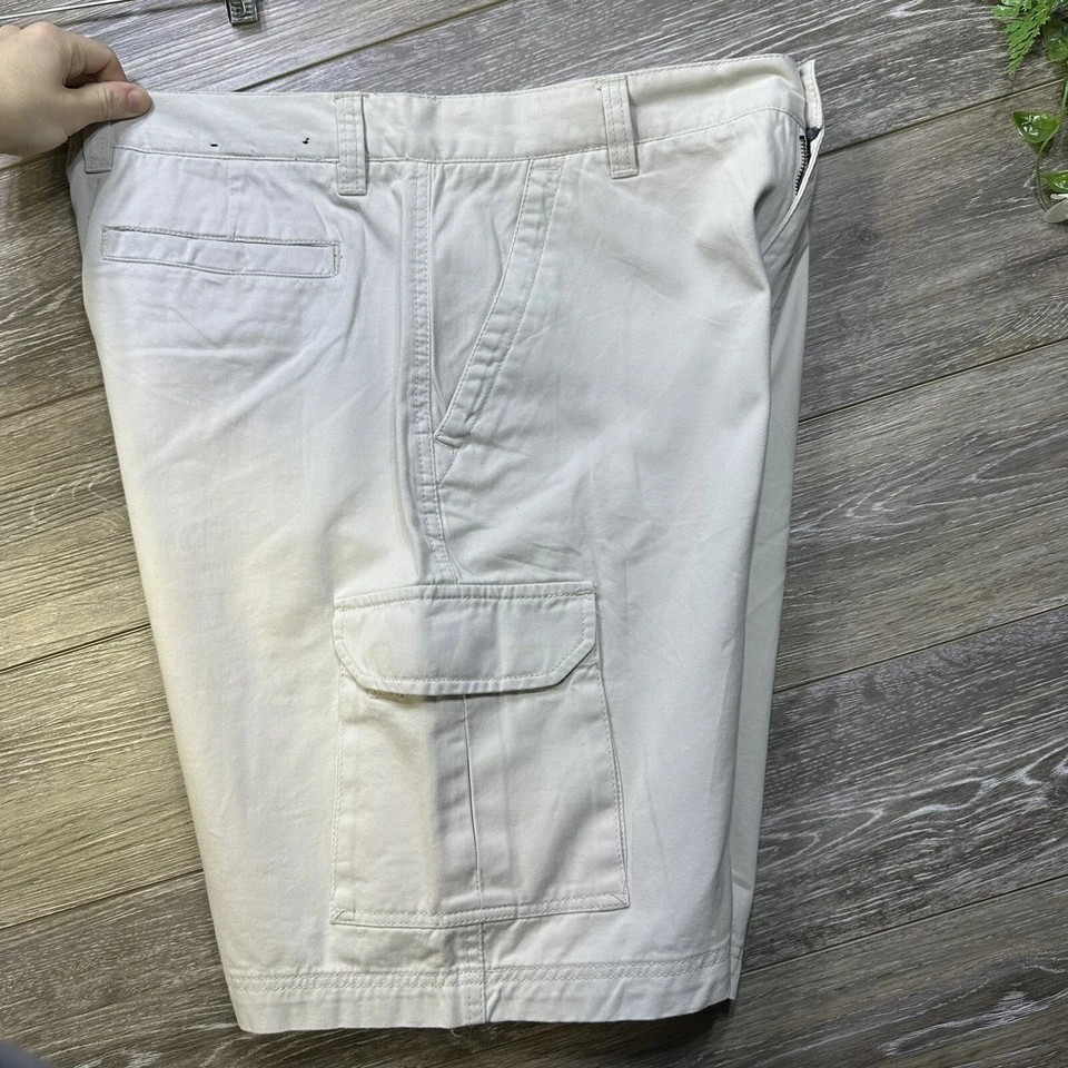 Consensus Shorts Size 36 Ivory Cargo Pockets 8” Inseam Cargo Shorts Men’s - Image 4 of 4