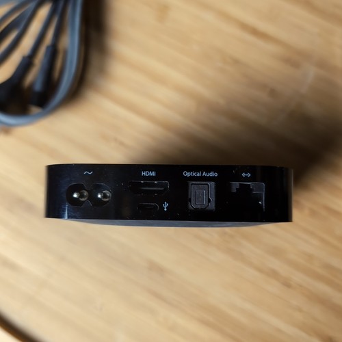 Apple TV 3rd Gen HD Media Streamer A1469 w/ AC Adapter, HDMI, & Remote HDMI - Picture 3 of 3