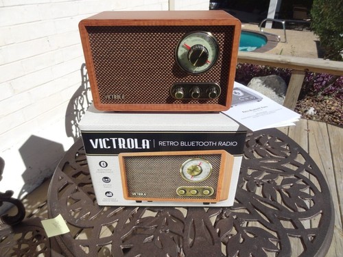 Victrola Bluetooth Radio - Picture 3 of 3