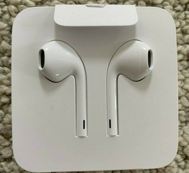 Apple Genuine Original iPhone iPad iPod EarPods w/ Lightning & Mic