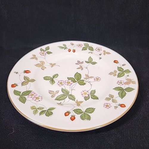 Wedgwood Wild Strawberry Bone China Salad Dessert Plate Gold Rim R4406 England - Picture 5 of 6