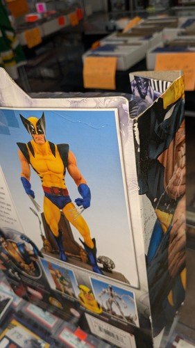 Wolverine 2015 Diamond Select Marvel Action Figure in Box Read - Picture 8 of 10
