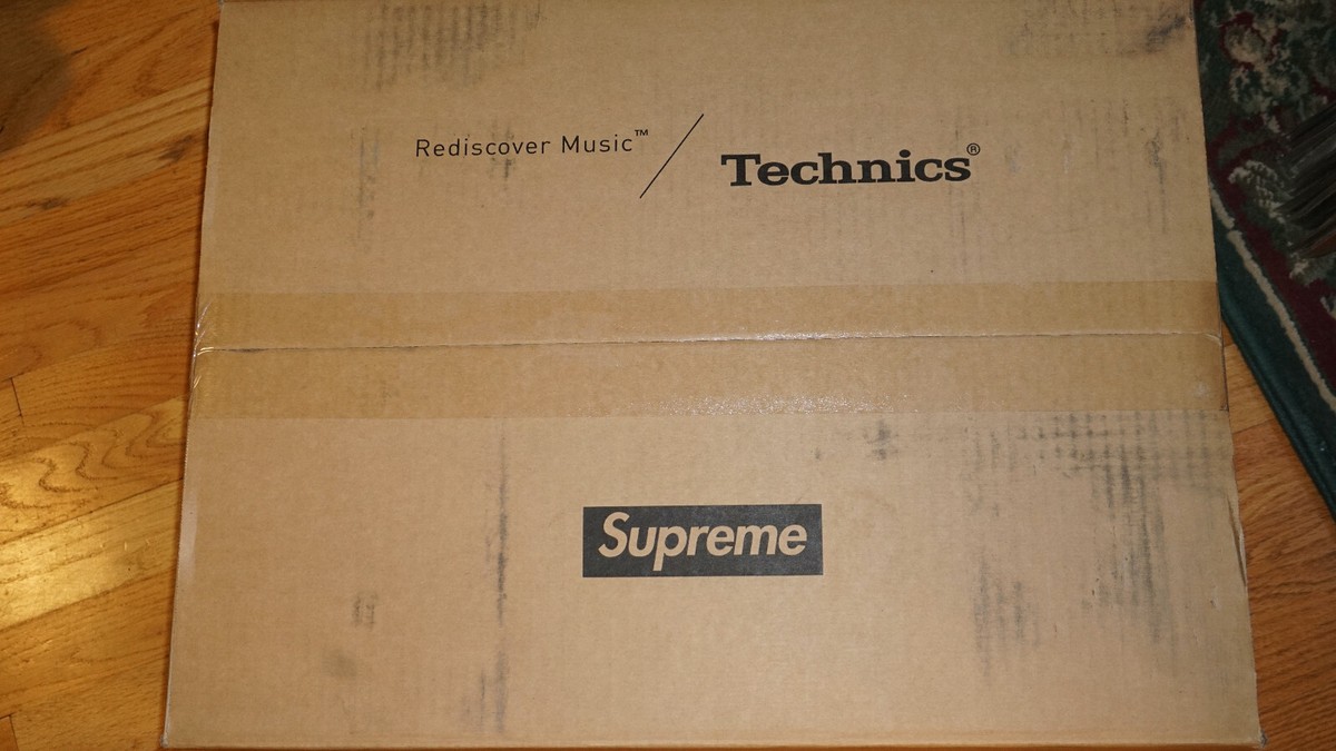 Supreme Technics SL-1200MK7SP Turntable Limited Edition Supreme Technics SL-1200MK7SP Turntable Limited Edition