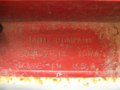 Vintage ERTL International Harvester Square Hay Baler 1/16 - Picture 8 of 13