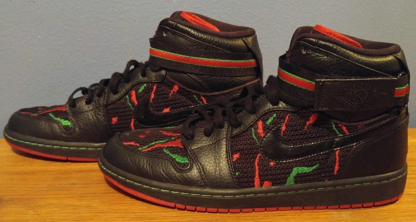Nike Air Jordan 1 Retro Sneaker - Size 10 US Nike Air Jordan 1 Retro Sneaker - Size 10 US