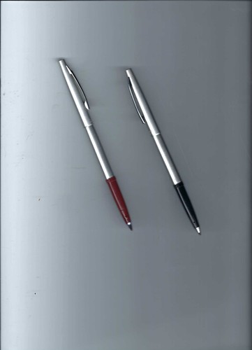 2-Vtg. Pentel R3 Delgado Aluminio Anodizado Rodillo Bola Plumas Recargables-Negro y Rojo - Imagen 1 de 5