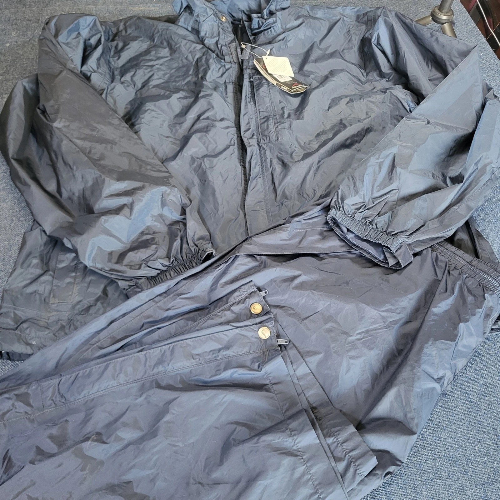 Acuity Full Zip Rain Suit Set Dress Blue Mens XL Golf Waterproof Outdoor NEW
Opens in a new window o