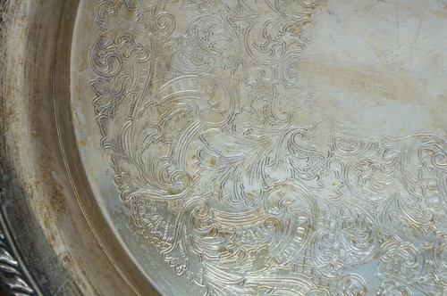 2 Runde Silber Teller Bar Tabletts Servierplatten International Oneida 12" & 15" - Bild 5 von 15