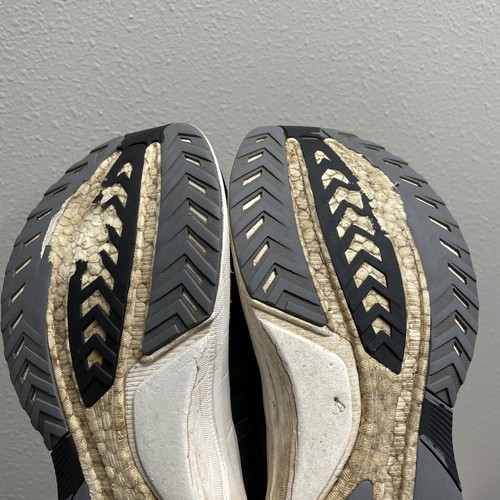 Lot 13 Pairs of Womens Athletic Shoes KEEN Nike Altra Vans Saucony Wholesale - Picture 6 of 9