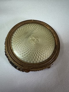 Vintage Guilloche Goldtone Mesh Powder Floral Compact Case 👀