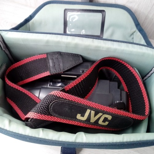 JVC GR-AX40 COMPACT CAMCORDER + BAG + STRAP - SPARES OR REPAIRS RETRO VINTAGE - Picture 9 of 10
