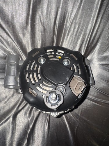 Slight Damage 11113R NEW Alternator Fits Dodge Charger Magnum Chrysler 300 05-07 - Picture 5 of 9