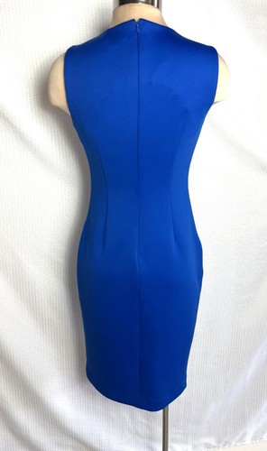 Vestido sin mangas CALVIN KLEIN talla 4 azul real dorado medallón tela de buceo 4 - Imagen 3 de 4