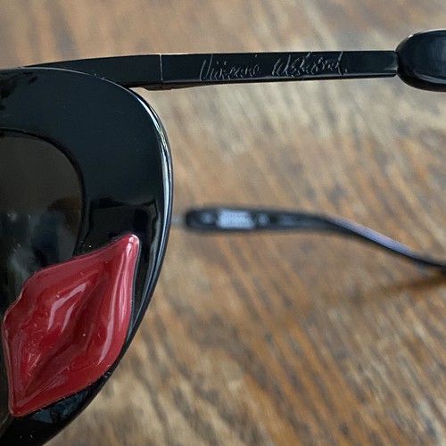 Vintage Y2K Vivienne Westwood Sonnenbrille rote Lippen schwarz - Bild 7 von 10