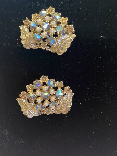 Cluster White pearl rhinestone Gold Clip On Earrings - Picture 3 of 3