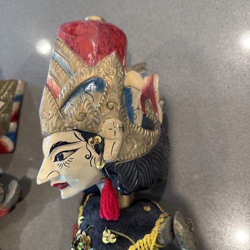 "Títeres de palo indonesios vintage de los años 40 marionetas Wayang Golek talladas a mano 27"" de alto" - Imagen 11 de 24
