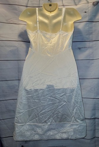 VTG JC Penney 36 Full Slip White Sheer Cased Floral Lace Bust & Trim Nylon - Picture 4 of 12