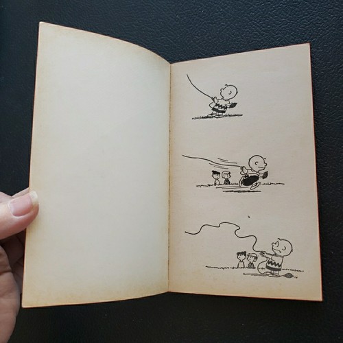 Peanuts Paperback book “We’re On Your Side Charlie Brown ” by Charles M Schulz - Imagen 4 de 7