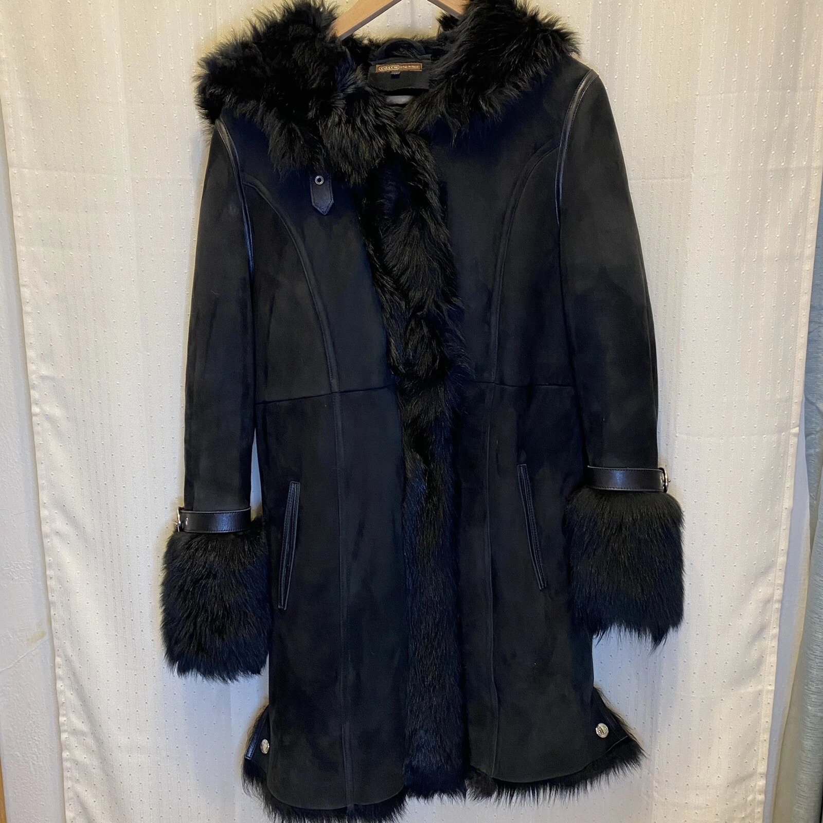 Cappotto con cappuccio lungo Coach nero pelle scamosciata e pelliccia taglia media.