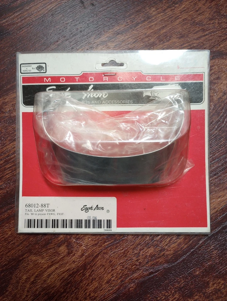 Visera de luz trasera vintage Harley-Davidson Softail 68012-88T FXST Wide Glide 1980+ Foto 2 de 4