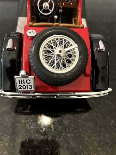 Burago-Made In Italy- 1928 Red Mercedes-Benz Roaster ~ Red 1:18 Die Cast - Picture 7 of 10