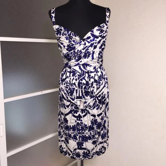 Robe GUCCI blanche bleu noir sans manches pour femmes taille 40 fabriquée au Japon d'occasion