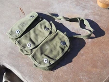 WW2 US 3 Pocket Grenade Carrier Pouch OD green US marked Klik-it pull tabs