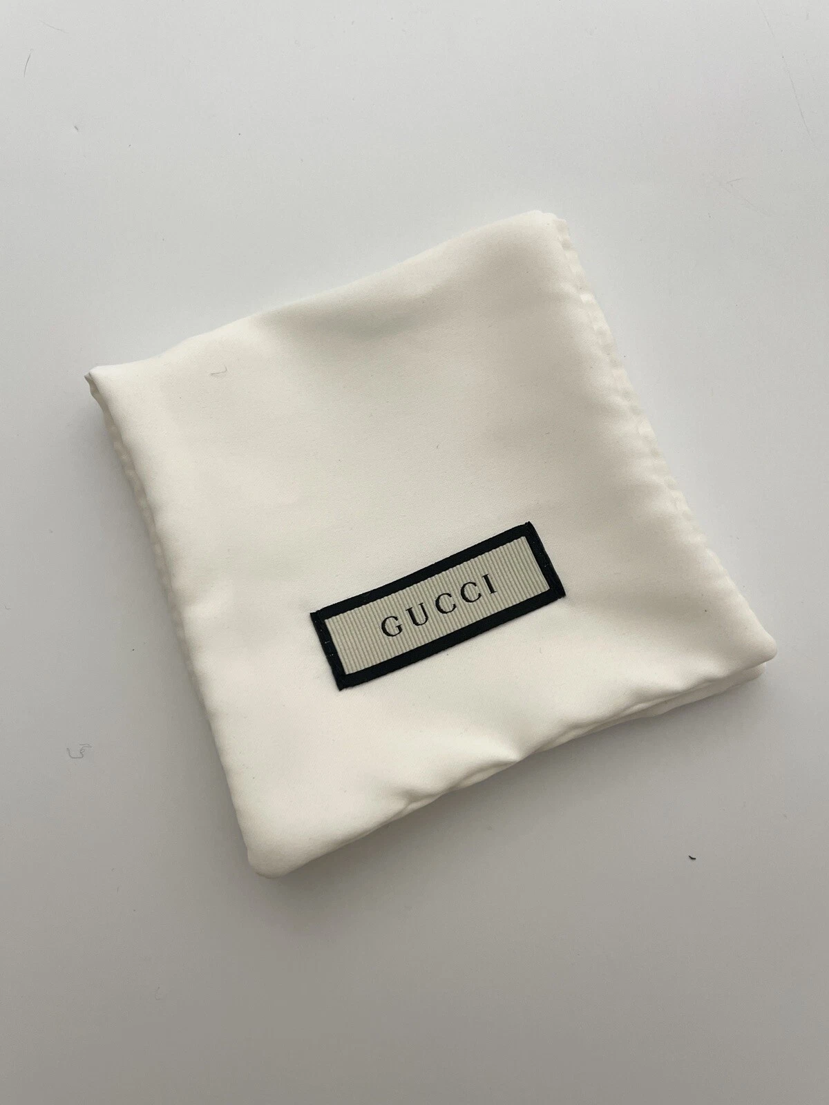 Sac à bijoux plié GUCCI 8,5 pouces ouvert x 4 pouces
