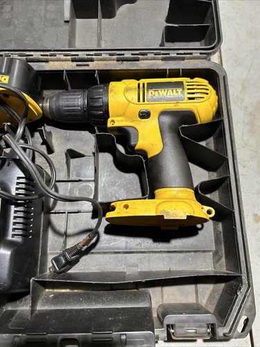 DeWalt DC728 14.4 volt Cordless Drill - Two Batteries - Tested - Picture 3 of 11