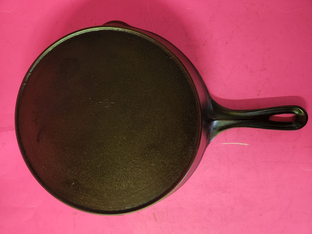 Vintage VOLLRATH Cast Iron No. 8 Skillet with Heat Ring Vintage VOLLRATH Cast Iron No. 8 Skillet with Heat Ring