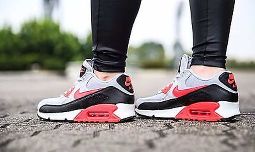 NIKE AIR MAX 90 ESSENTIAL WOLF GREY INFRARED 616730-014 Wmn Sz 8 NIKE AIR MAX 90 ESSENTIAL WOLF GREY INFRARED 616730-014 Wmn Sz 8