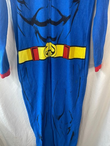 DC Comics Superman costume pigiama rosso giallo blu nero cerniera davanti adulto LEGGI - Foto 5 di 11
