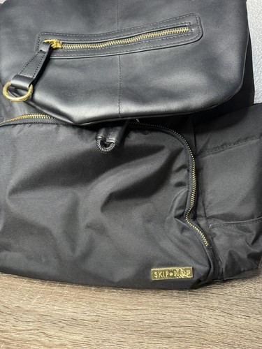 Skip Hop Baby Diaper Backpack Bag - Black W/ Gold Zipper Accents Pockets EUC - Picture 5 of 21