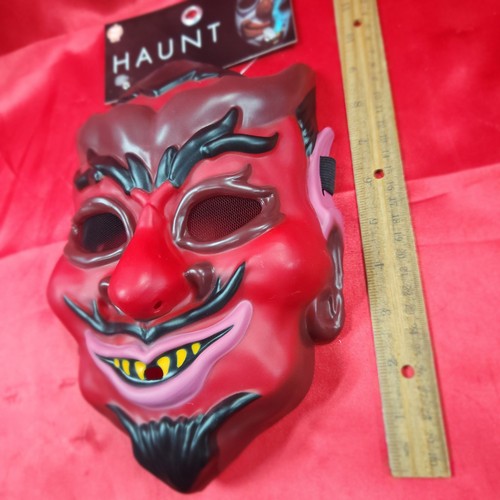 Eil Roth's HAUNT Devil Plastic Half Mask From Trick or Treat Studios - Picture 5 of 8