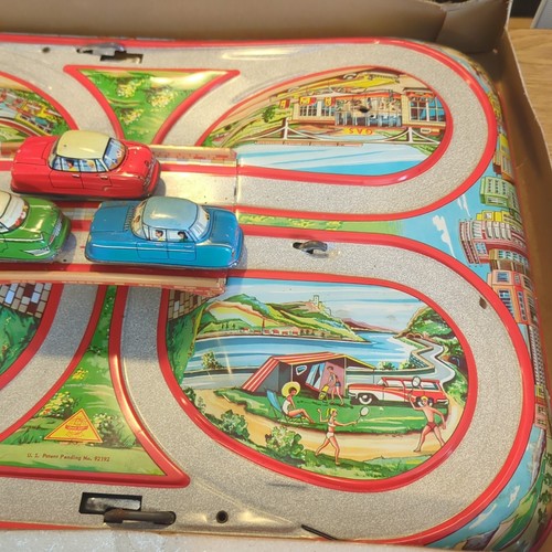 Set stradale hi-way in latta meccanica Technofix vintage con 3 auto Windup. Con chiave - Foto 14 di 19