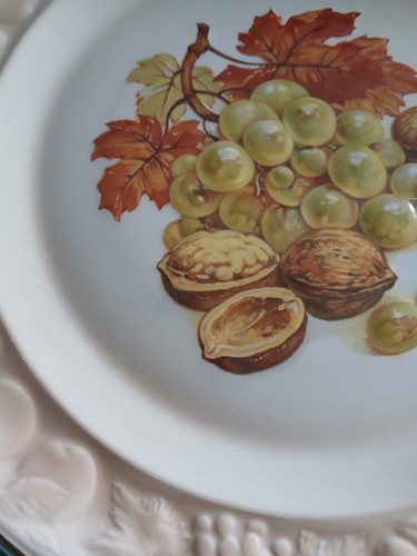 Plato Royal Worcester Palissy Crown Ware diseño de frutas y nueces de colección 23,5 cms 3D - Imagen 3 de 4