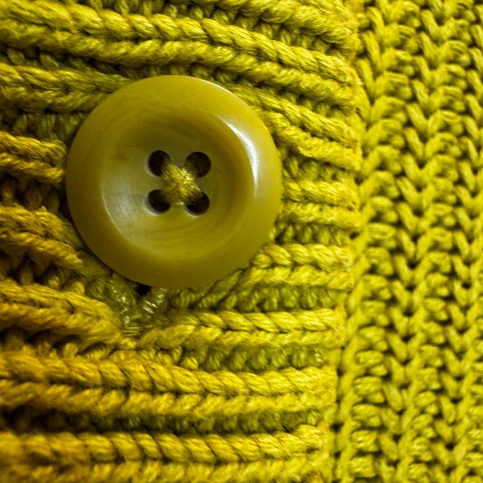 Cárdigan de algodón peinado Hanna Andersson talla 120 (6-7) verde canario con botones Foto 4 de 4