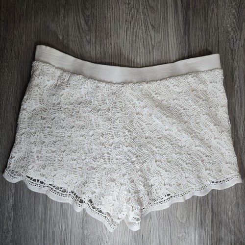 Lilly Pulitzer White Lace Shorts Med/Large Vacation Resort Quiet Luxury Tropical - Picture 3 of 7
