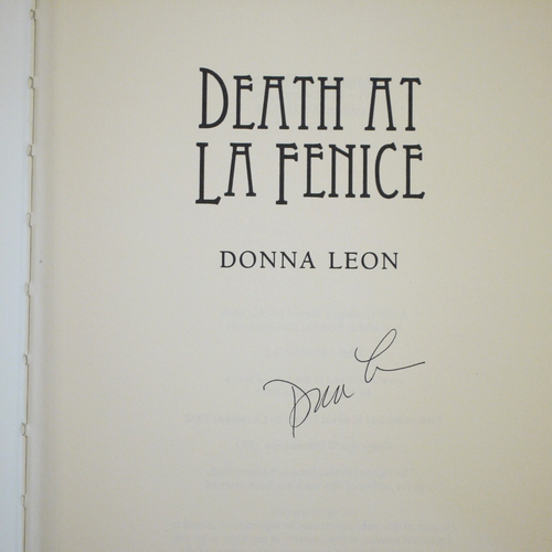* Rare Signed * Donna Leon Death At La Fenice Author's First Novel 1st/1st 1992 - Picture 2 of 8