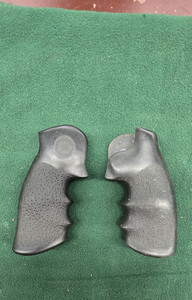 Hogue Grips Not sure what they fit S&W or Ruger