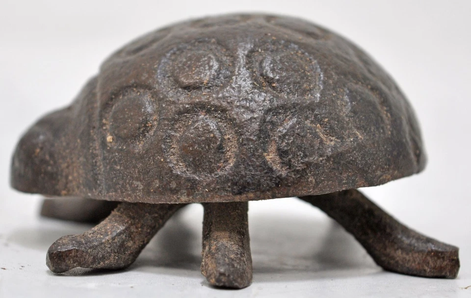 Estatuilla de insecto escarabajo pequeño de hierro de colección original antigua grabada a mano Foto 4 de 4