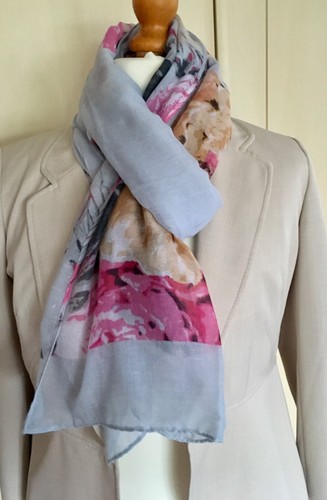 HOTTER SCARF ~ 100% POLYESTER ~ 70” X 35” ~ FLORAL DESIGN ~ NEW WITH TAGS - Picture 5 of 11