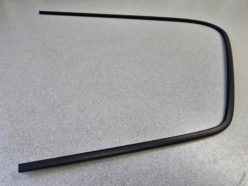 NICE ORIGINAL PORSCHE 924 924S 944 PASSENGERS REAR QUARTER WINDOW BLACK TRIM - Picture 4 of 8
