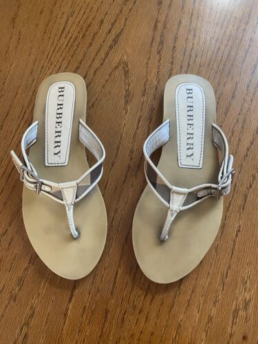 BURBERRY Patent Leather/PVC Nova Check Buckle Flip Flop Womens Shoes Sz 8