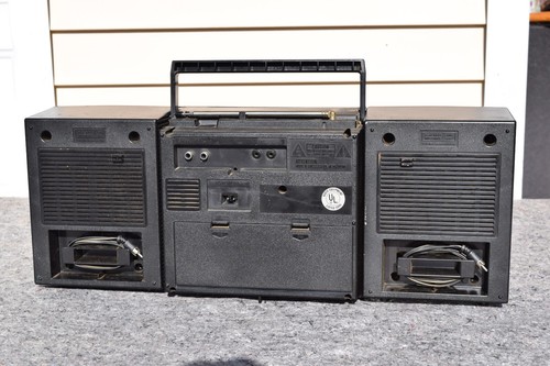 Toshiba RT-7025 Stereo Radio Cassette Recorder w/ EQ - Fully Working!!! - Picture 6 of 9
